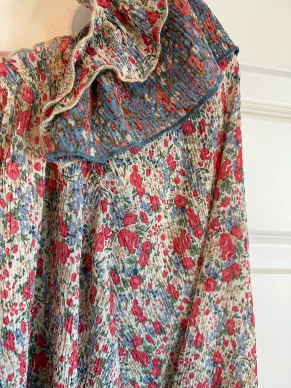 Floral Ruffle Long-Sleeve Peasant Top - Picture 4 of 4
